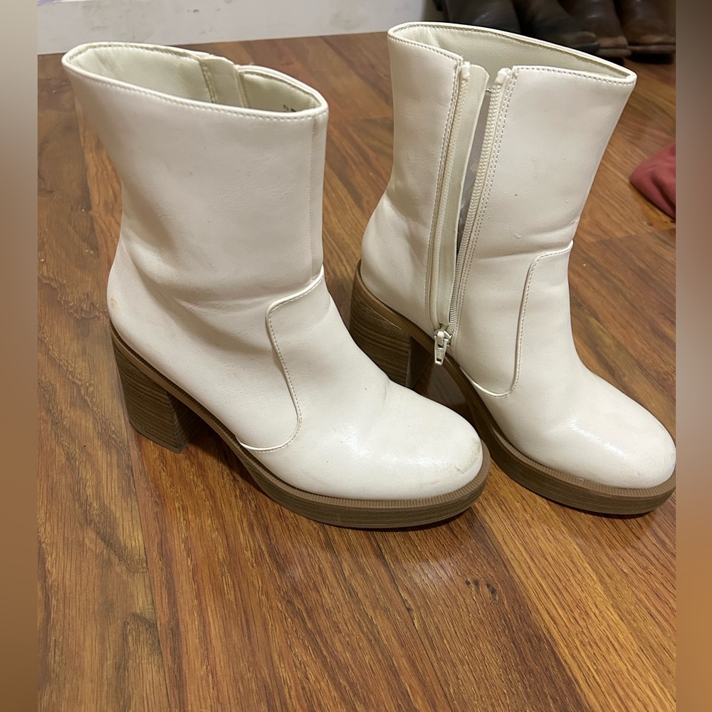 CUTE HEELED BOOTIES